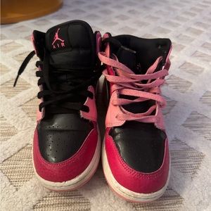 NIKE JORDAN MIDS